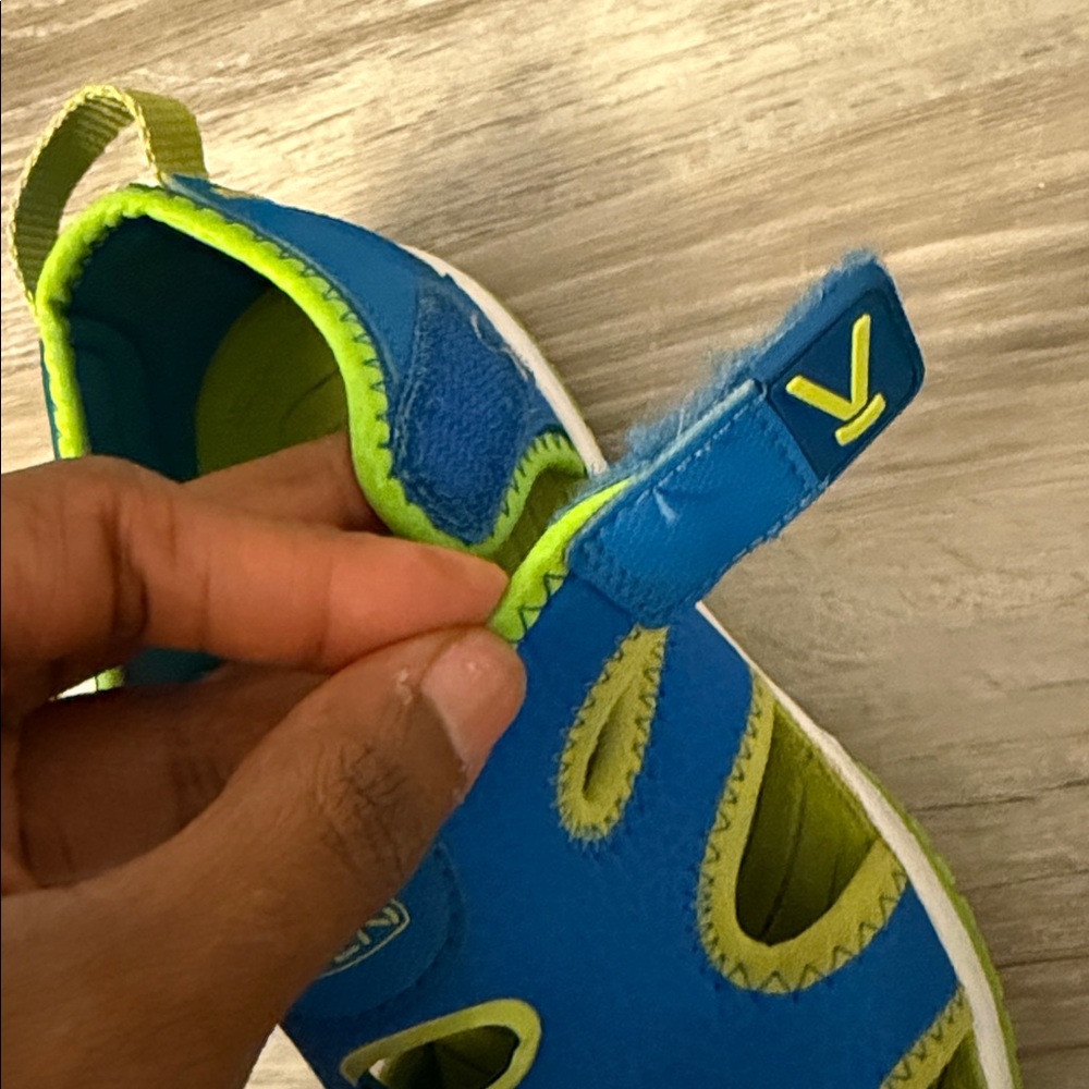 Keen Boys Stingray Sandals Size 1 - Picture 4 of 4